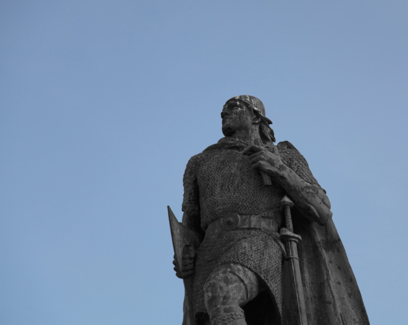 Hallgrímskirkja and Leifr Eiríksson sculpture by A.S. Calder with Cross and in chainmail with sword and battleaxe —  the Old Evangelization